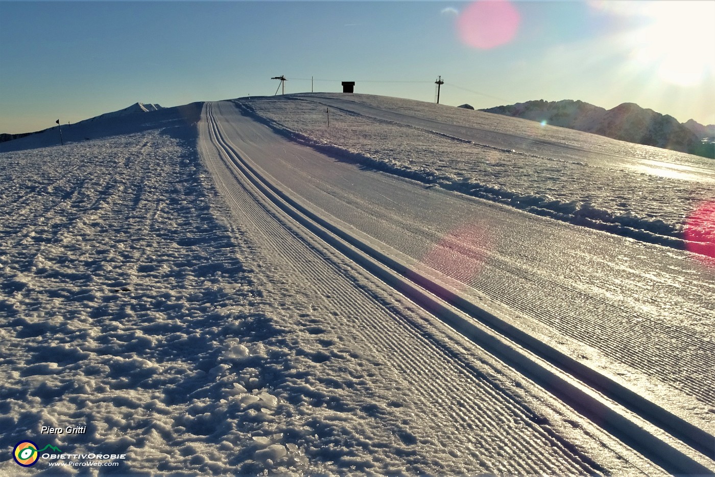 76 La bella pista di sci di fondo dei Piani dell'Avaro.JPG